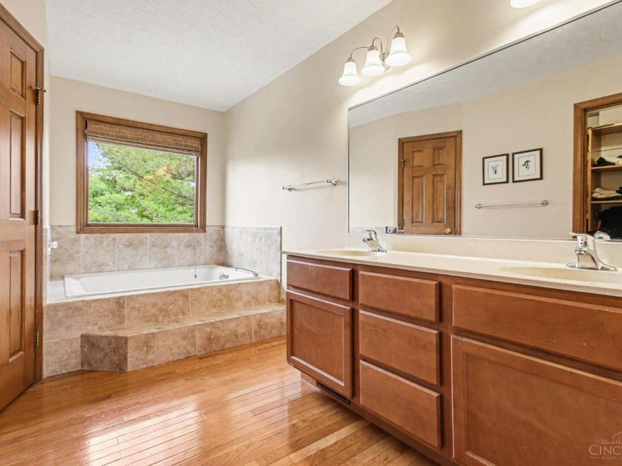 914 Cedarpark Drive, Delhi Township, OH 45233 Photo 14