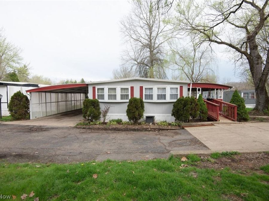 29 Wilderness Court , Warren, OH 44481 Photo 1