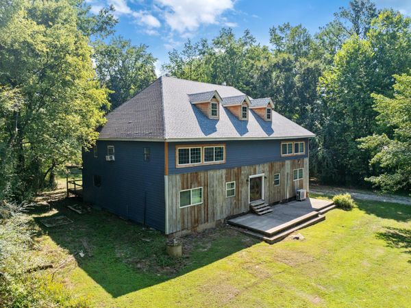 1035 Beacon Rd , Parsons, TN 38363