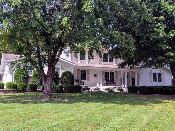 801 Thomas Ave , Chickamauga, GA 30707