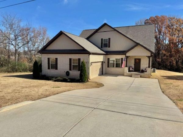 18 Cedar Grove Dr , Fayetteville, TN 37334