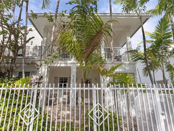 929 SW 11th St , Unit H-2, Miami, FL 33129