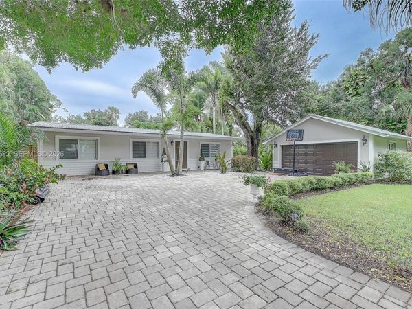 369 Caloosa Drive , La Belle, FL 33935