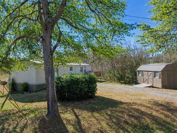 1348 High Street, Dandridge, TN 37725
