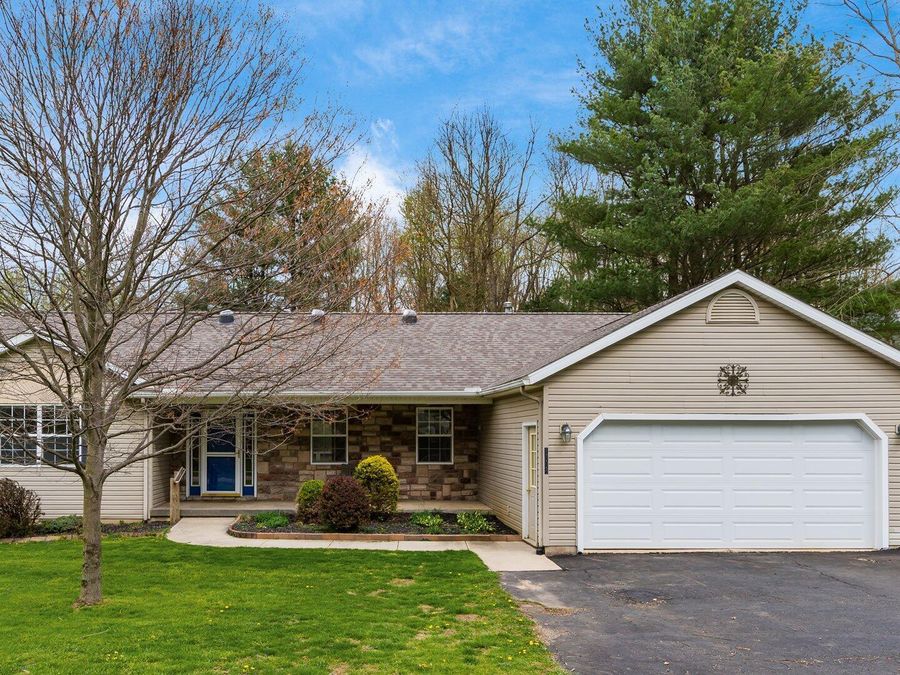 1664 Apple Valley Drive , Howard, OH 43028 Photo 1