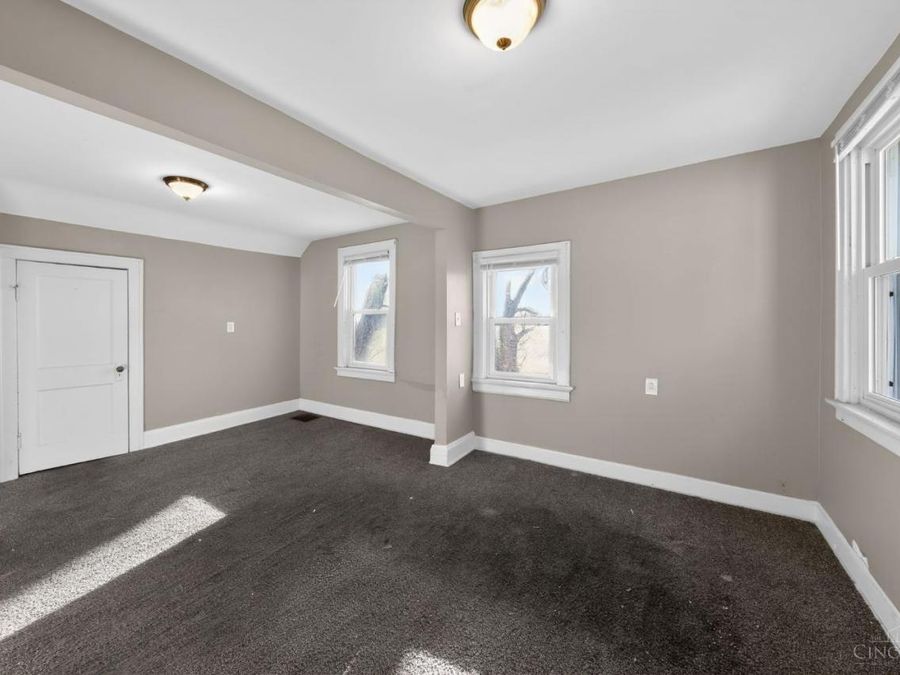 547 Flatt Terrace, Cincinnati, OH 45232 Photo 9