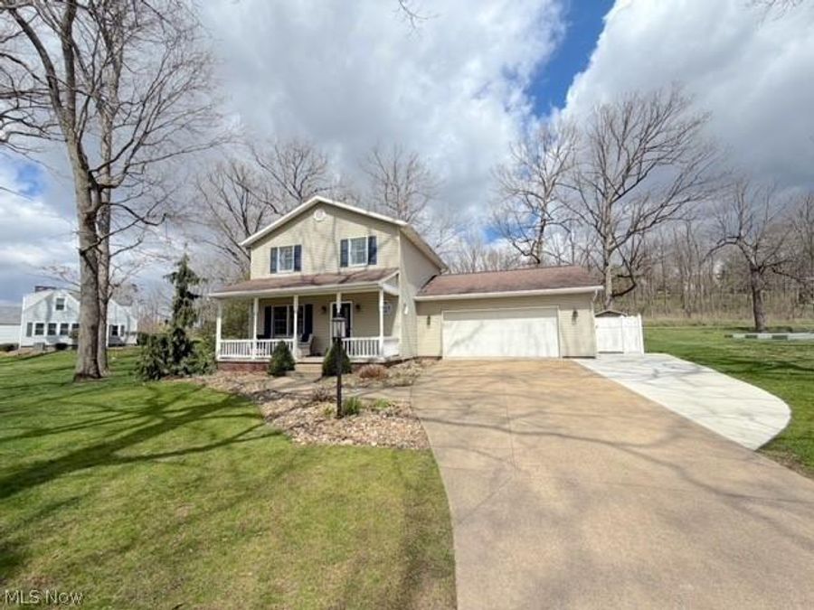 1131 Millbrook Square NE, Bolivar, OH 44612 Photo 1