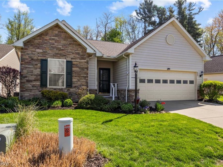 884 Lakeview Court , Kent, OH 44240 Photo 1