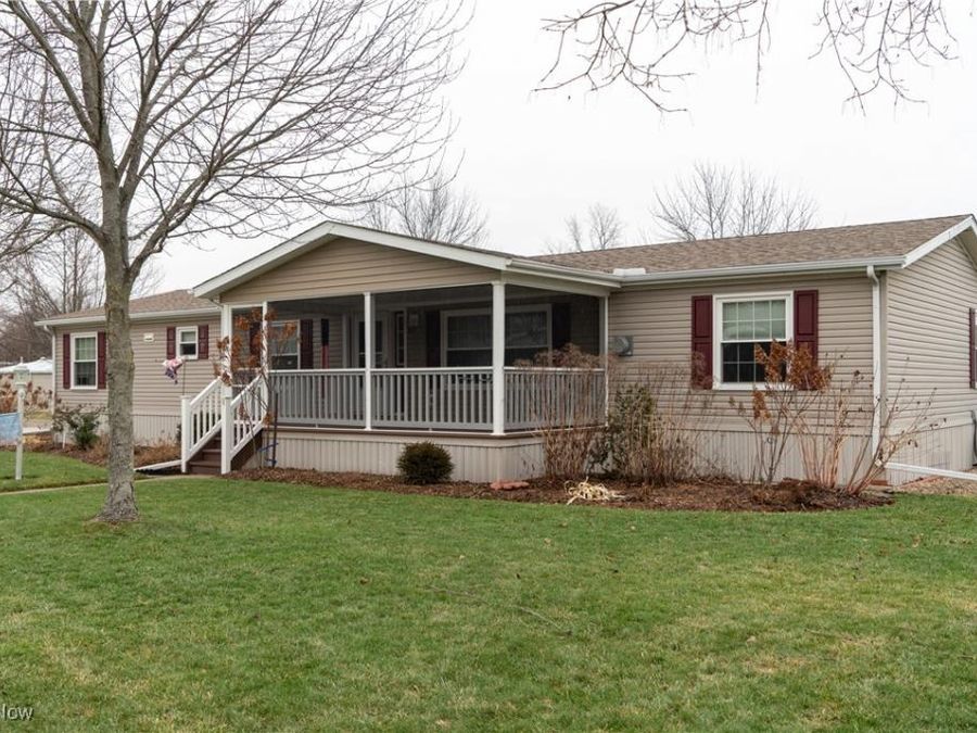 337 Pin Oak Circle , Elyria, OH 44035 Photo 1