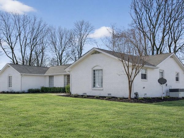116 Lake Vista Dr, Hendersonville, TN 37075