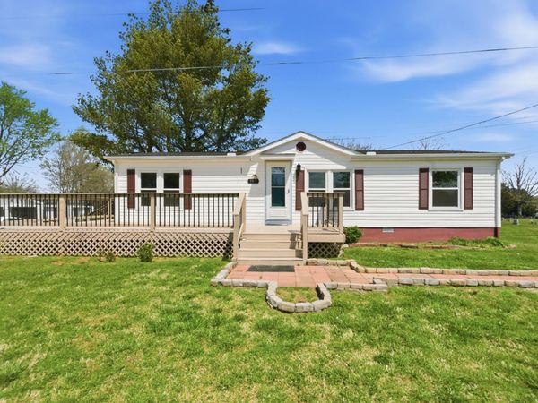 707 E Broad St , Dickson, TN 37055