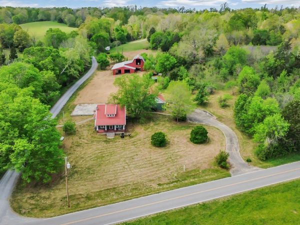 2193 Hughes Rd , Erin, TN 37061