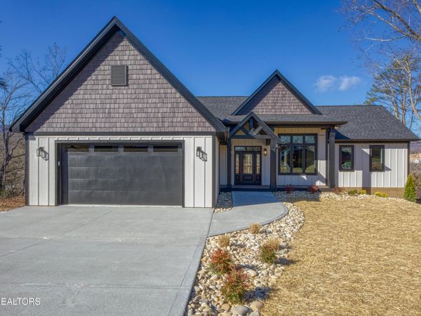 300 Bluff Trace Drive, Jacksboro, TN 37757