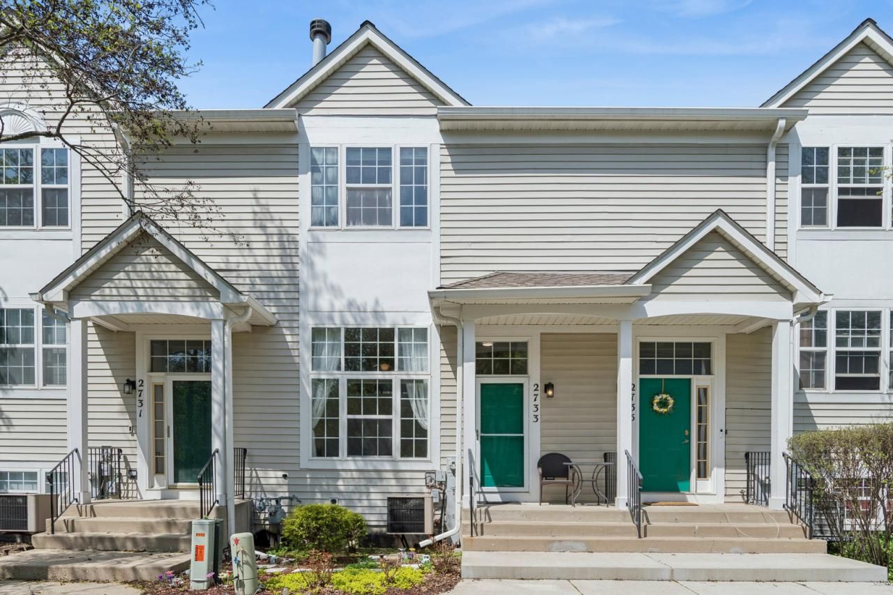 2733 SHELLY LANE , AURORA, IL 60504 | bairdwarner.com | MLS ID