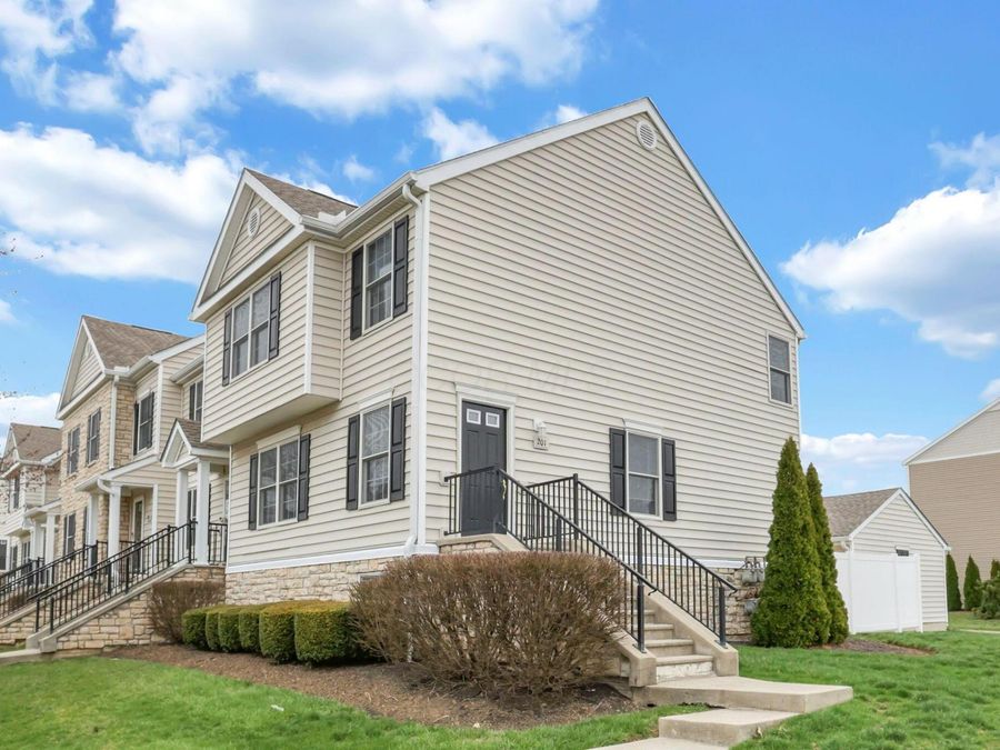 201 Autumn Ridge Circle , Pickerington, OH 43147 Photo 1