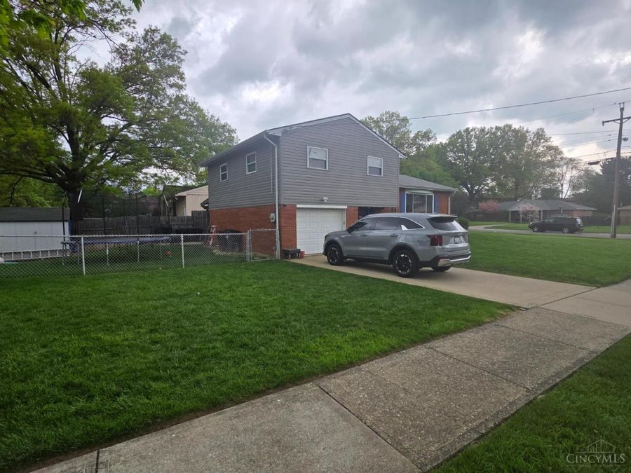 3352 Palmhill Lane, Green Township, OH 45239 Photo 3