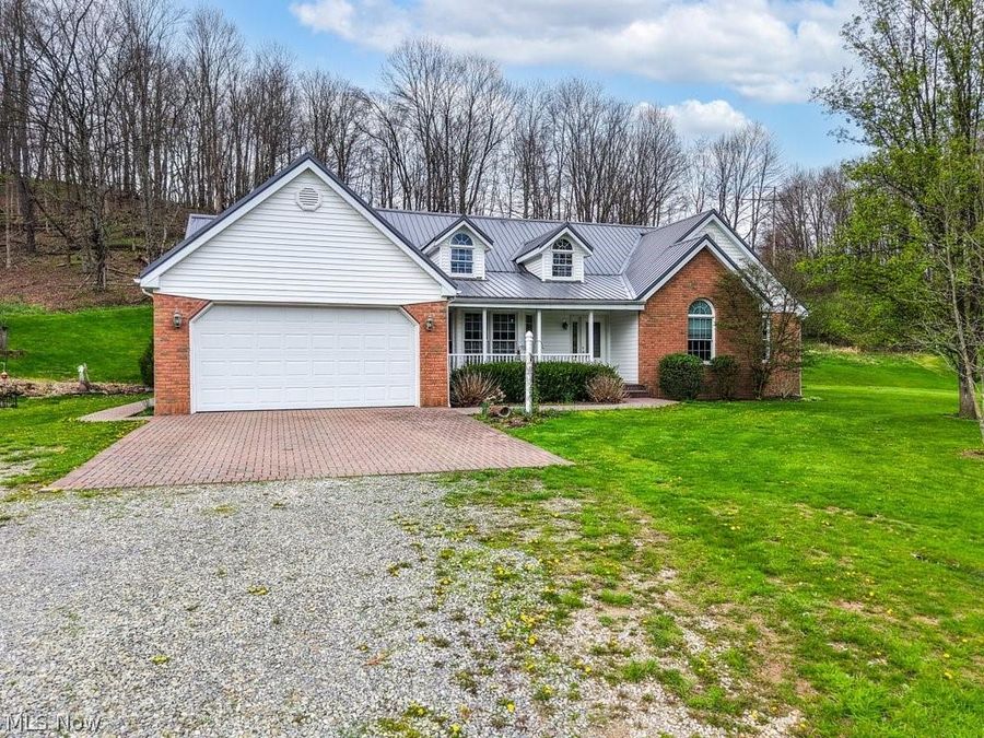 3139 Camille Road SW, Sherrodsville, OH 44675 Photo 1