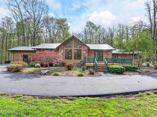1535 E Overlook Rd , Monterey, TN 38574