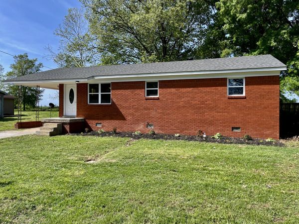 120 Glover St , Atwood, TN 38220
