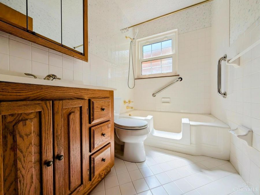 451 Kitty Lane, Delhi Township, OH 45238 Photo 7