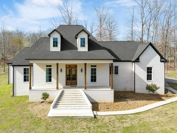 530 OAK POINT DR, Lexington, TN 38351