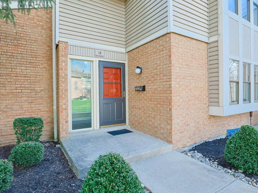 18 Oakwood Court, Springdale, OH 45246 Photo 2