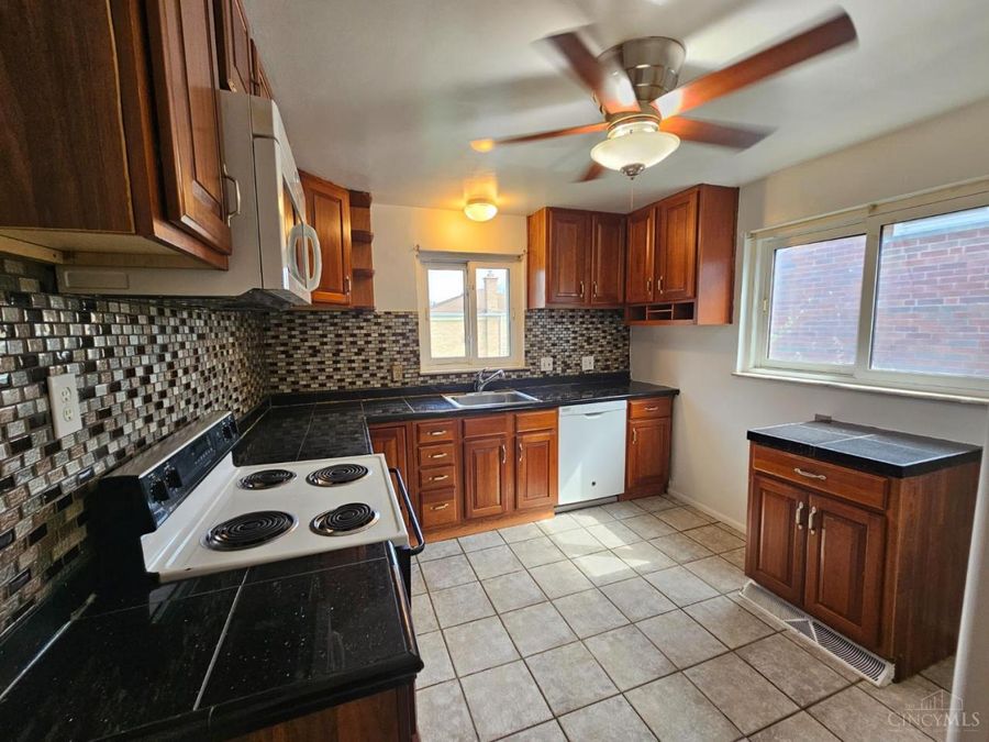818 Woodyhill Drive, Cincinnati, OH 45238 Photo 5