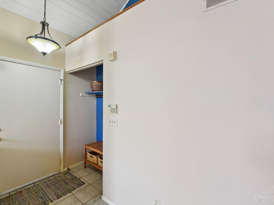 9321 Hunters Creek Drive, Unit 501, Blue Ash, OH 45242 Photo 5