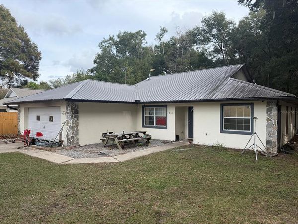 261 E COUNTRY CLUB DRIVE , WILLISTON, FL 32696
