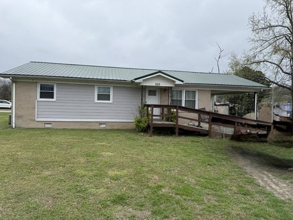 203 N Clydeton Rd N, Waverly, TN 37185