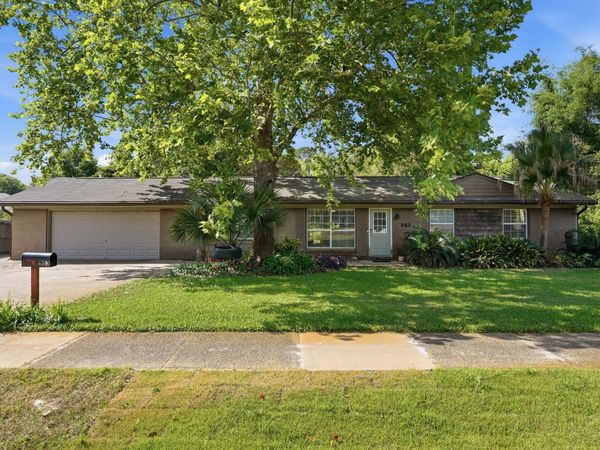 353 Fairpoint Drive, Gulf Breeze, FL 32561