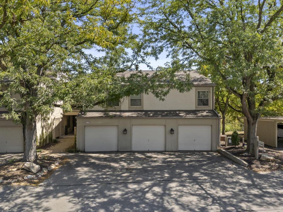 1324 Lake Shore Drive , Unit B, Columbus, OH 43204 Photo 1