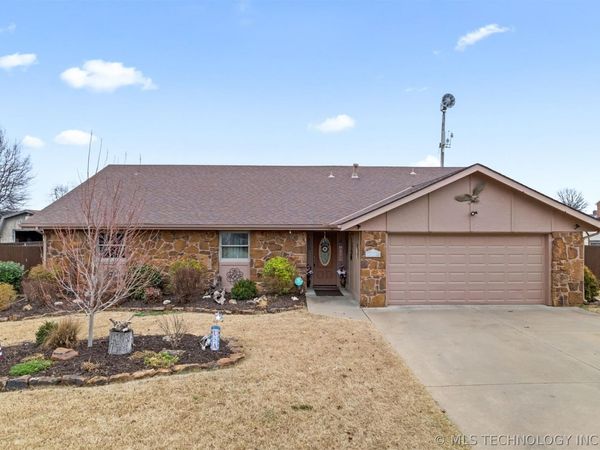 508 Clark Road , Bartlesville, OK 74006