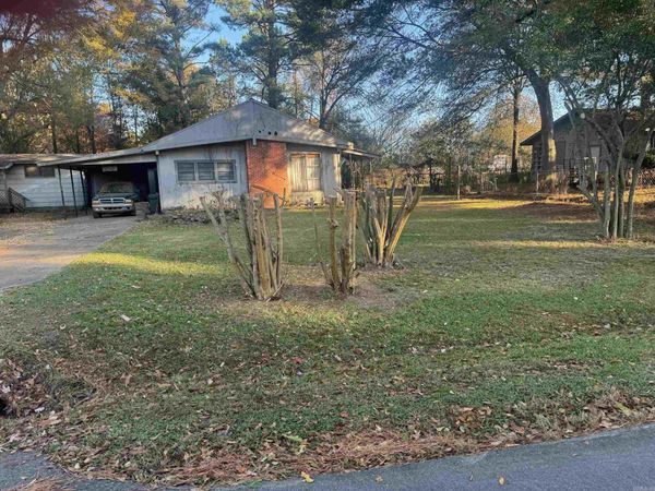 414 Wilks N , McRae, AR 72102