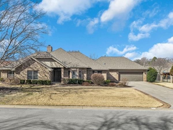 209 El Contento Drive , Bentonville, AR 72712