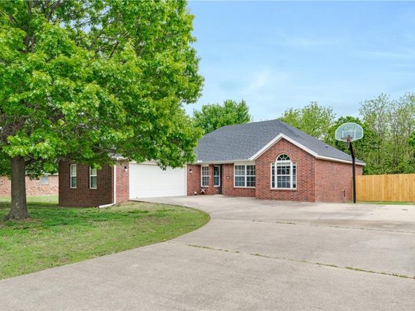 1572 N Plantation Avenue , Fayetteville, AR 72704