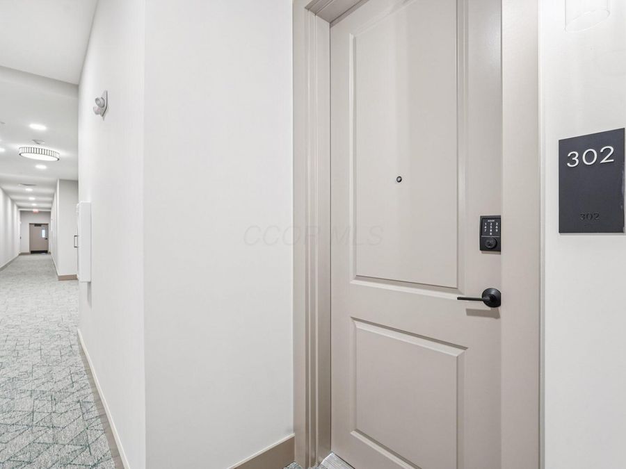 2867 Kobuk Drive , Unit 302, Columbus, OH 43228 Photo 1