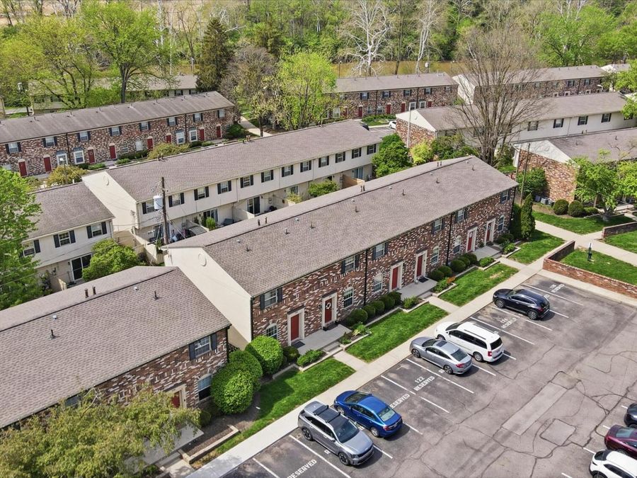 2565 Olde Hill Court S, Unit B, Columbus, OH 43221 Photo 1