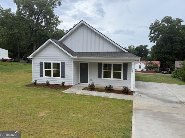 509 Cleveland, West Point, GA 31833
