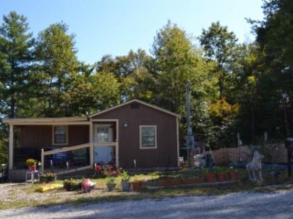 688 Boone Ridge Rd , Jamestown, TN 38556