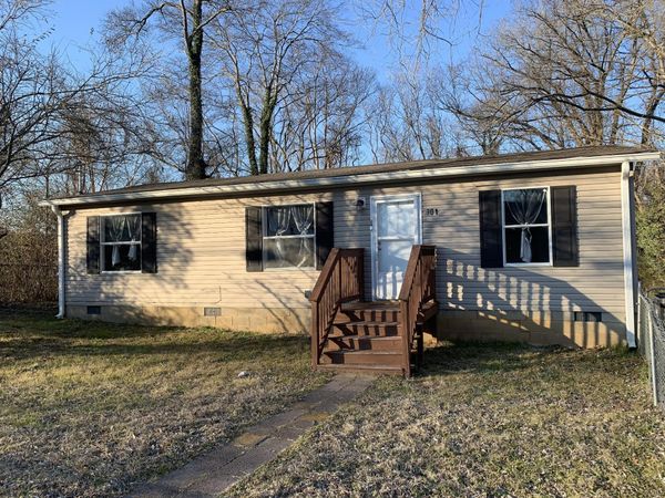 901 E 9th St , Columbia, TN 38401
