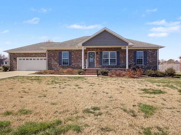 1702 Gordon Ln , Lawrenceburg, TN 38464