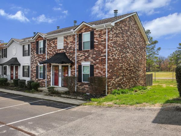 224 Edgewood Dr , Hendersonville, TN 37075
