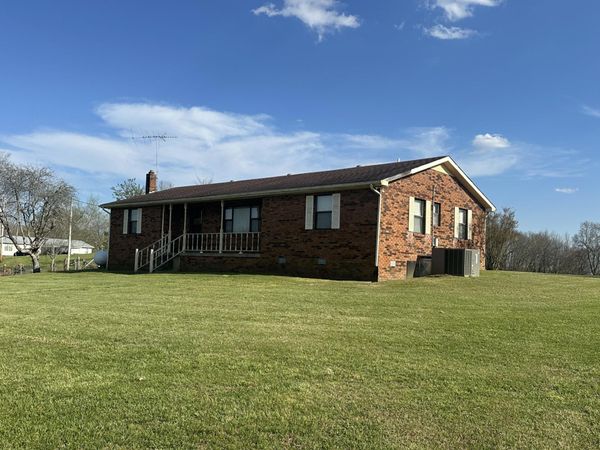 552 Pea Ridge Rd , Chestnut Mound, TN 38552