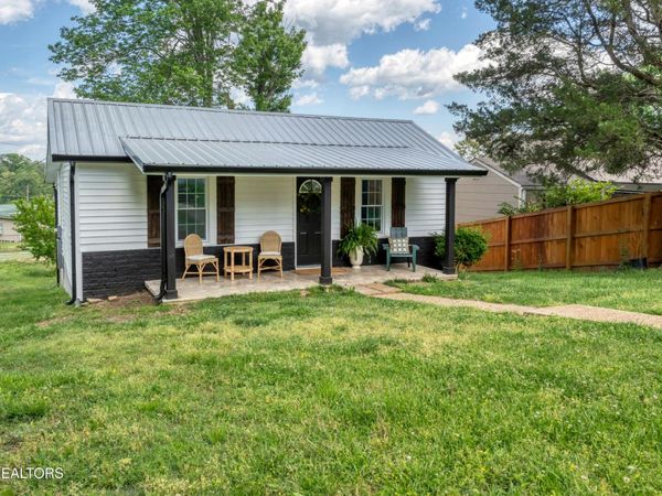 903 N B St , Lenoir City, TN 37771