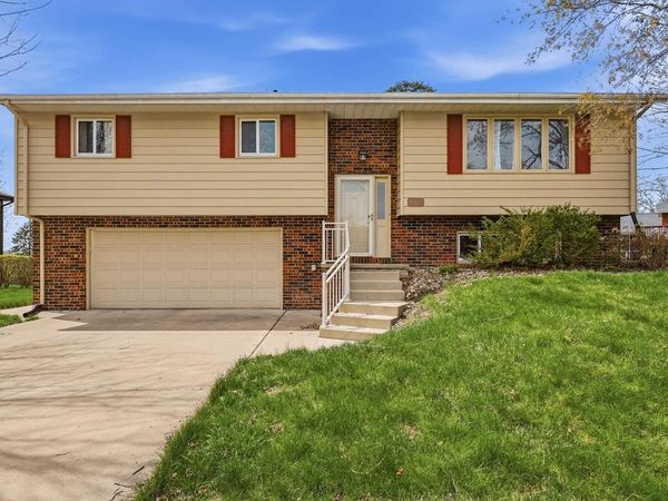 1035 Valentine Drive, Dubuque, IA 52003