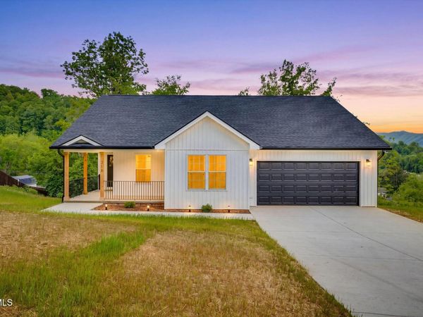 218 Old Siam Road, Elizabethton, TN 37643