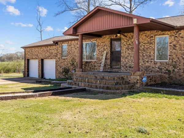 1092 Crockett Dr , New Johnsonville, TN 37134