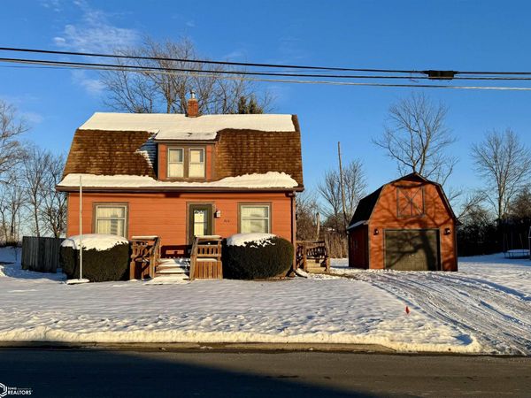 626 S 1St Street, Chariton, IA 50049