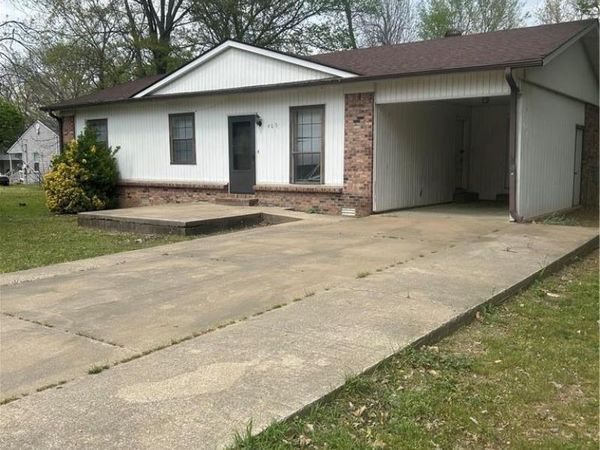 405 M E , Russellville, AR 72801